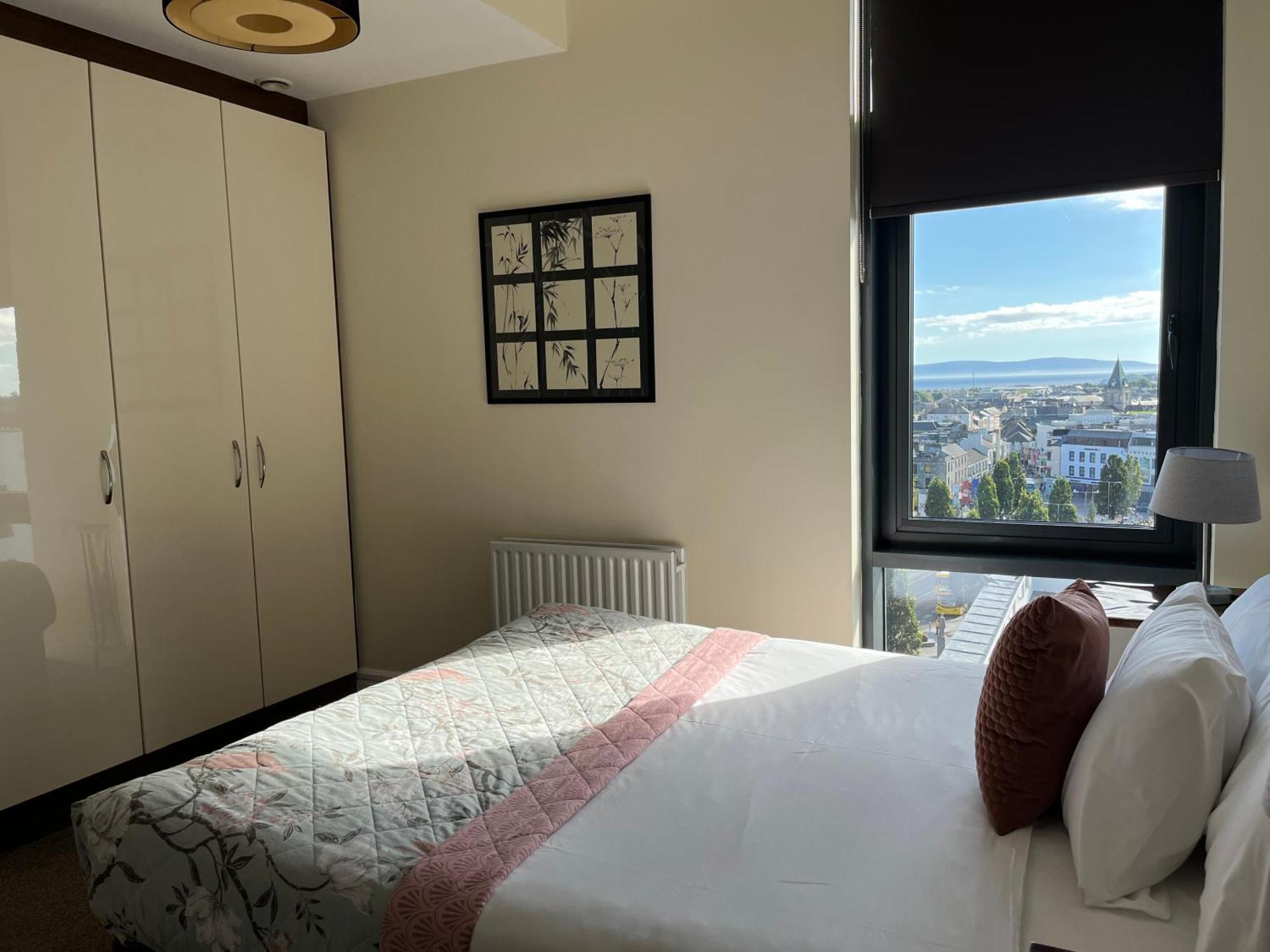 The Western Citypoint Apartments Голуэй Экстерьер фото